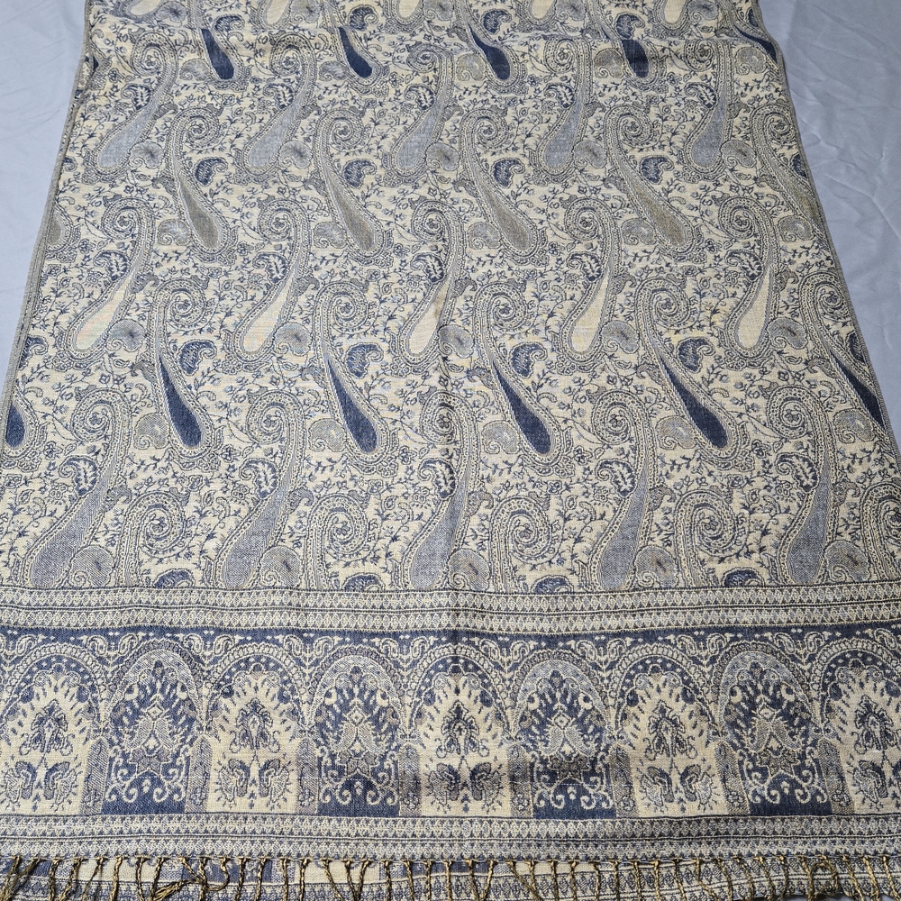 Pashmina Blue and Cream Paisley Shawl